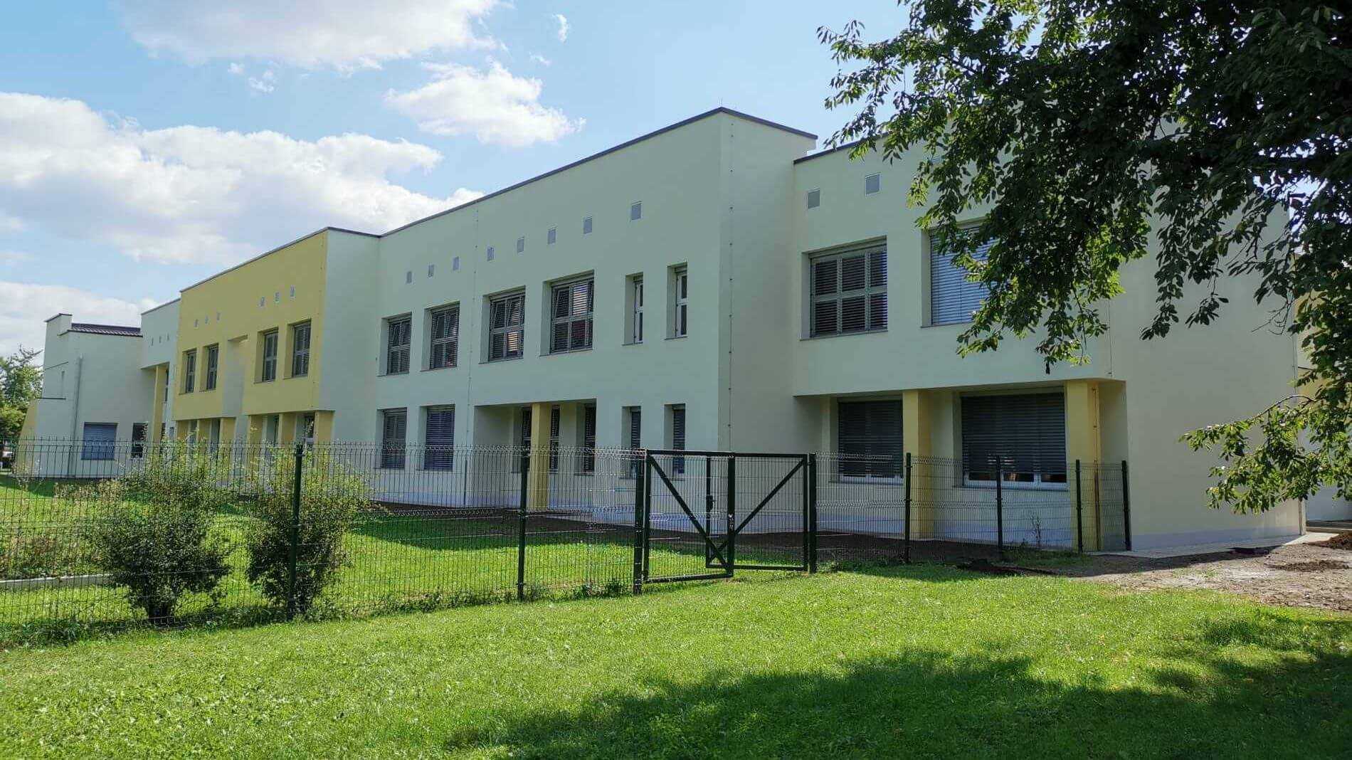 HISTORY OF LEON ŠTUKELJ SCHOOL Osnovna šola Leona Štuklja Maribor