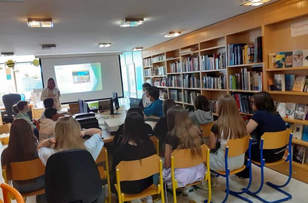 Rastem s knjigo za učence 7. razreda
